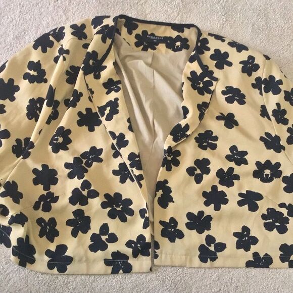 Rebdolls Floral Beige and Black Cardigan - Picture 6 of 6